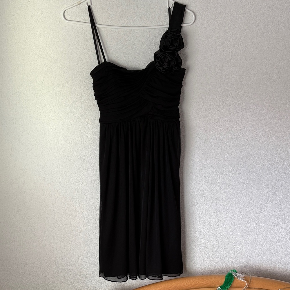 City Triangles One-Shoulder Dress Black with Floral Detail Womens Medium